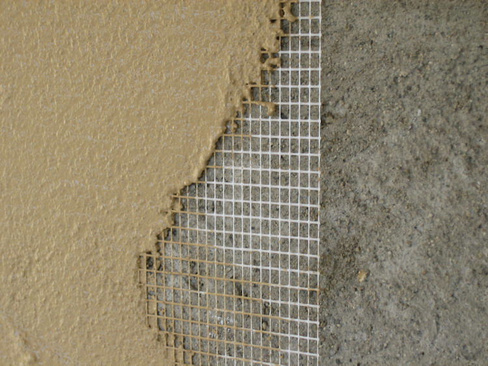 Штукатурка бетонных стен по сетке