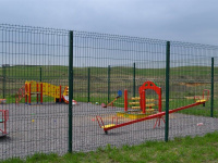 Забор для ограждения детской площадки из сварной сетки 3д высотой 1.7 метра