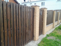 Забор из деревянного евроштакетника высотой 1.5 метра "