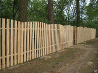 Забор из деревянного штакетника